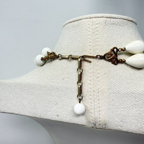 Vintage Beaded Necklace White Retro Look Teardrop Bead Double Strand Mid-Century - Picture 2 of 8